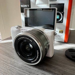 Sony a5100 16-50mm Mirrorless Digital Camera with 3-Inch Flip Up LCD (White)